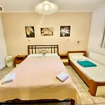 Villa Rosalia Apartments & Studios With Pool By Hotelius